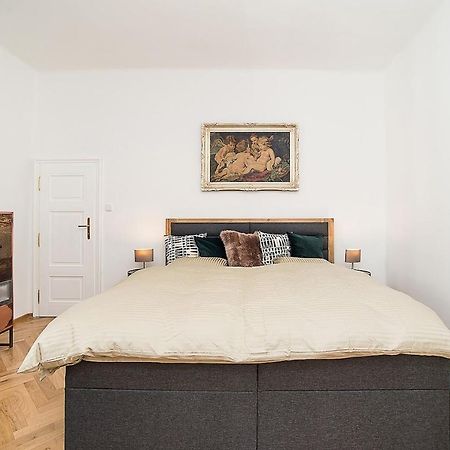Newly Renovated 1-Bed Apartment At Charles Bridge Praha Exteriér fotografie