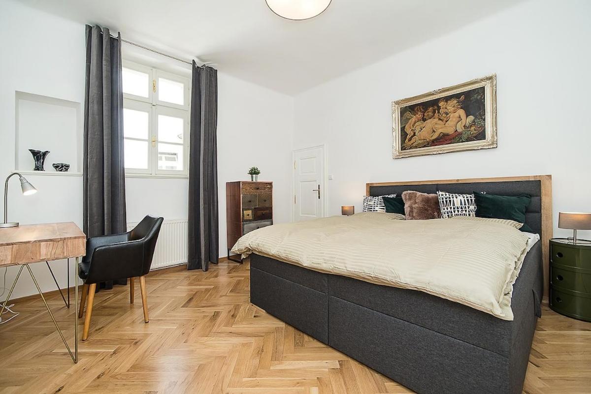 Newly Renovated 1-Bed Apartment At Charles Bridge Praha Exteriér fotografie