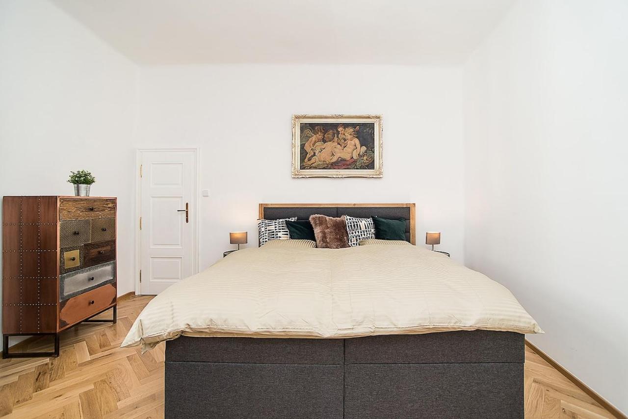 Newly Renovated 1-Bed Apartment At Charles Bridge Praha Exteriér fotografie